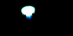 Boule lumineuse avec filaments au Pays-d’en-Haut